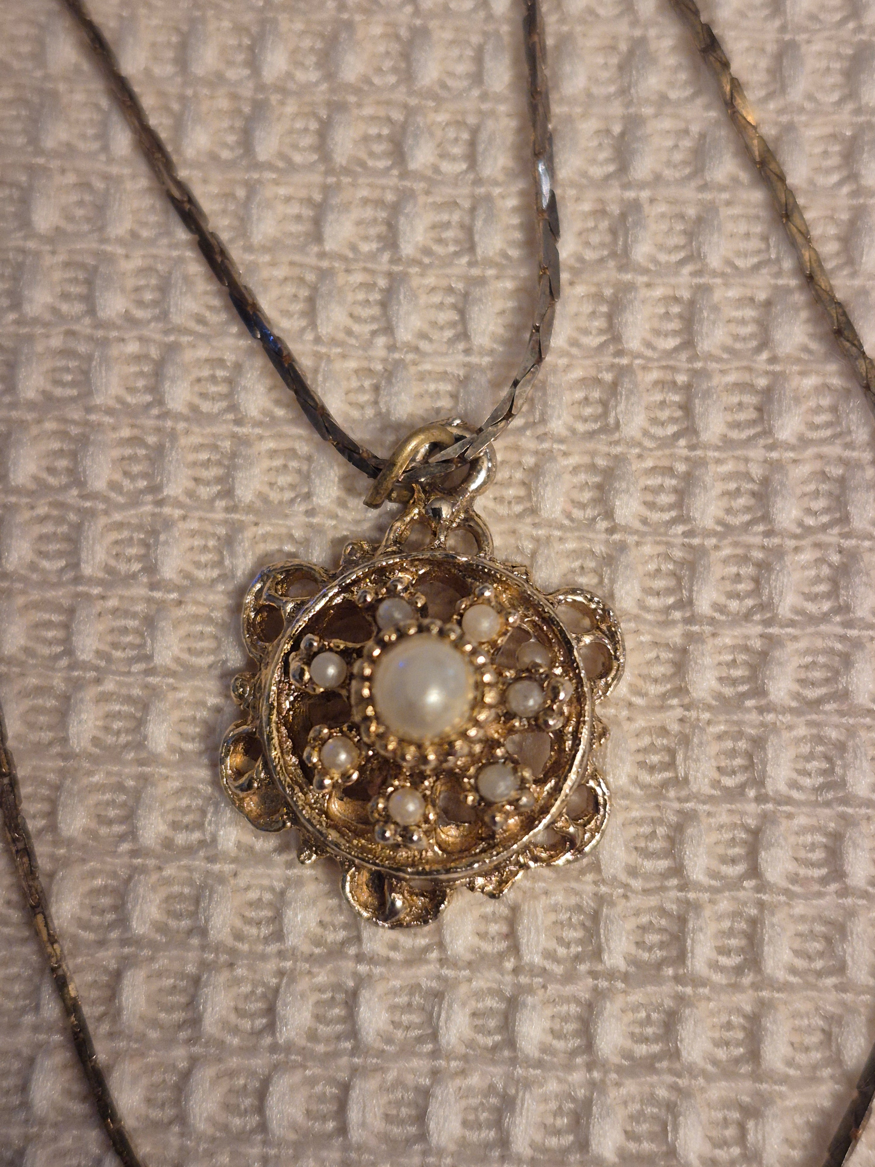 Gold-tone adjustable necklace